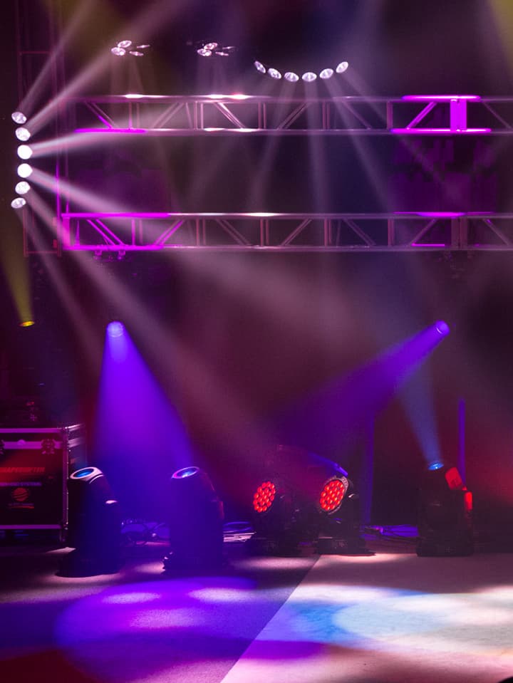 Moving head lighting fixtures and truss in haze